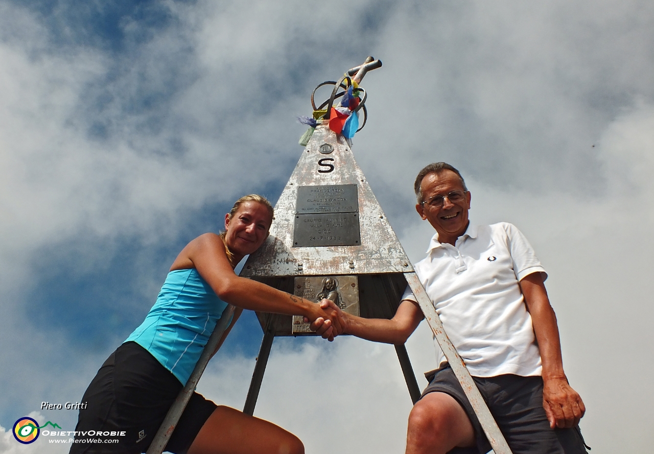 01 In vetta al Pizzo del Diavolo di Tenda (2916 m.).JPG